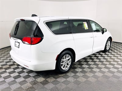 2022 Chrysler Voyager LX