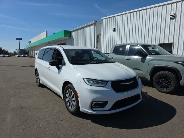 2024 Chrysler Pacifica Hybrid Select