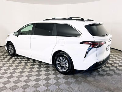 2023 Toyota Sienna LE 8 Passenger