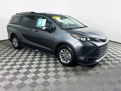 2025 Toyota Sienna XLE 8 Passenger