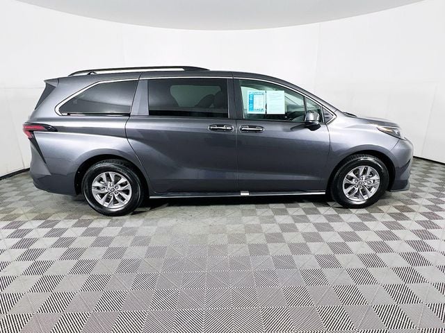 2025 Toyota Sienna XLE 8 Passenger