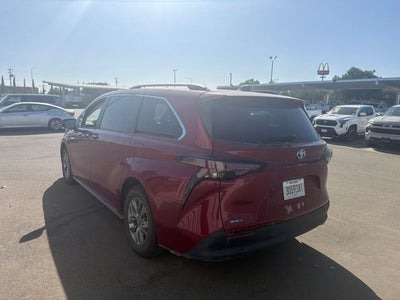 2025 Toyota Sienna XLE 8 Passenger