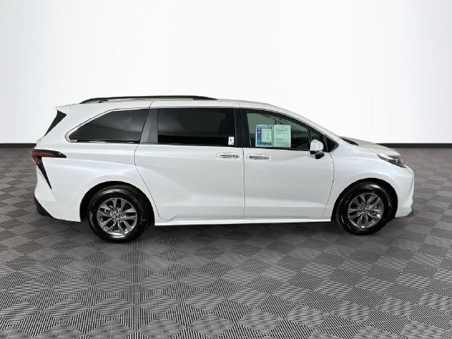 2026 Toyota Sienna XLE 8 Passenger