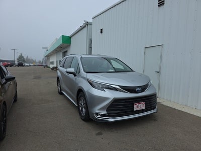 2024 Toyota Sienna XLE