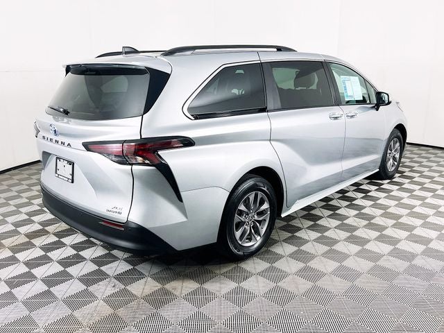 2024 Toyota Sienna XLE