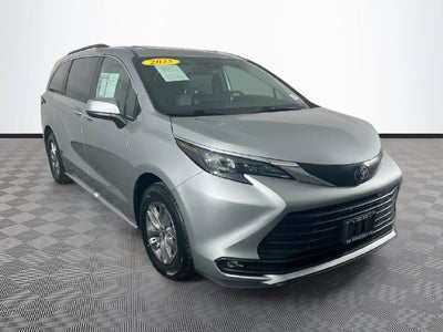 2025 Toyota Sienna XLE 8 Passenger