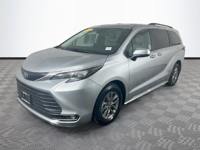 2025 Toyota Sienna XLE 8 Passenger