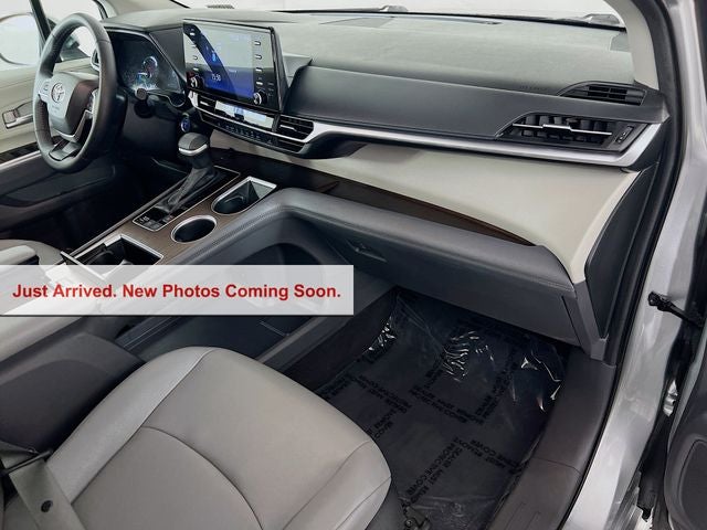 2024 Toyota Sienna XLE 8 Passenger