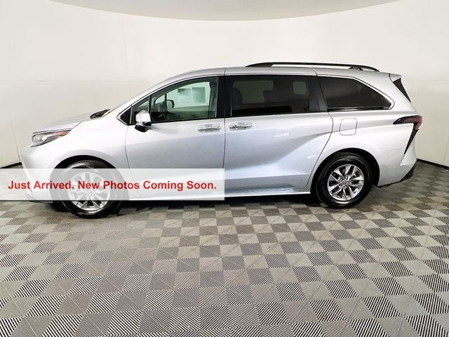 2024 Toyota Sienna XLE 8 Passenger