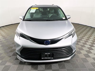 2025 Toyota Sienna XLE 8 Passenger
