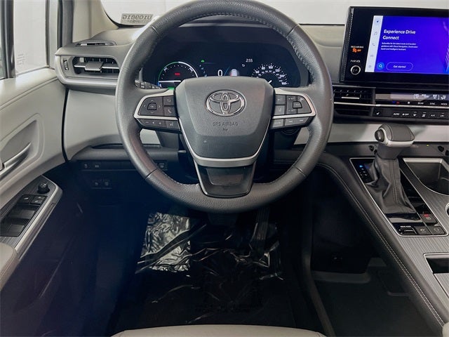 2025 Toyota Sienna XLE 8 Passenger
