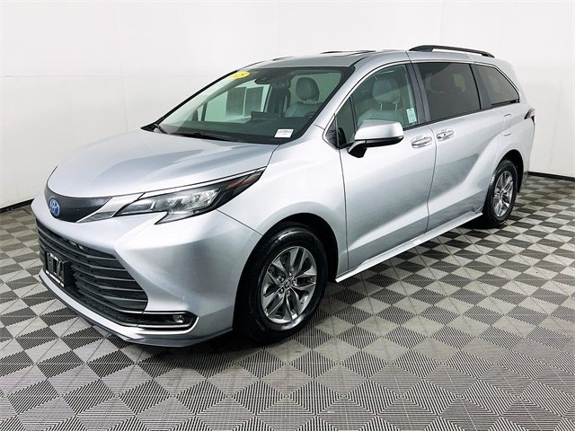 2025 Toyota Sienna XLE 8 Passenger