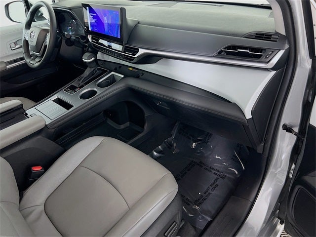 2025 Toyota Sienna XLE 8 Passenger