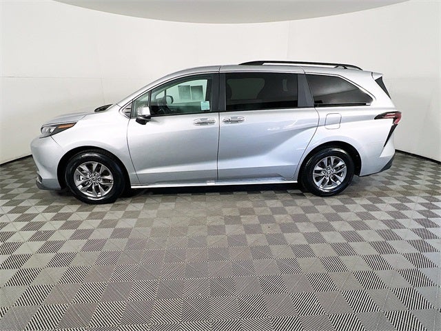 2025 Toyota Sienna XLE 8 Passenger