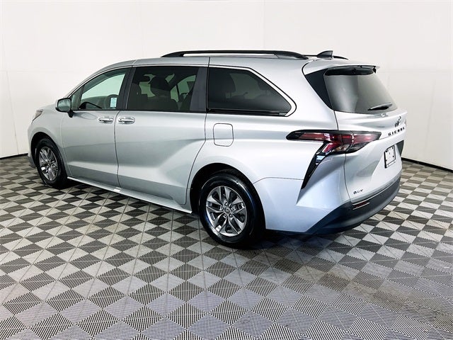 2025 Toyota Sienna XLE 8 Passenger