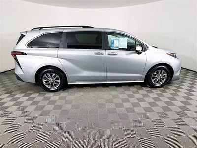 2025 Toyota Sienna XLE 8 Passenger