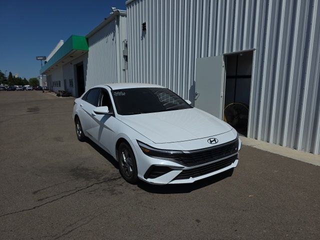 2025 Hyundai ELANTRA SE