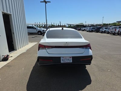 2025 Hyundai ELANTRA SE