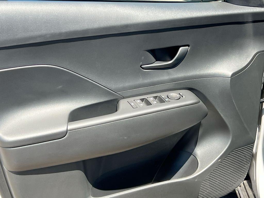 2027 Hyundai KONA SE FWD