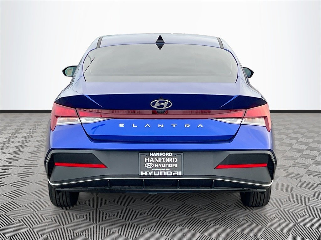 2025 Hyundai ELANTRA SE