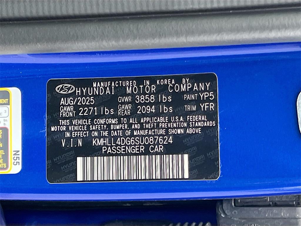 2025 Hyundai ELANTRA SE