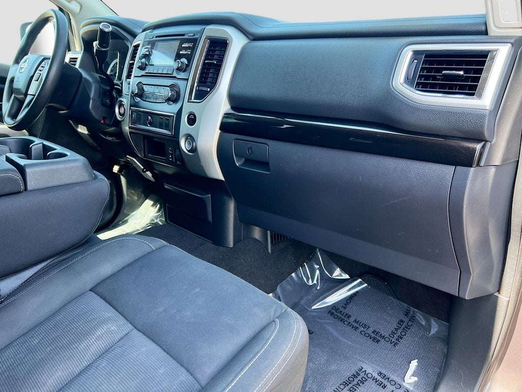2017 Nissan Titan SV