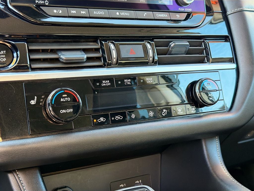 2025 Nissan Pathfinder SV