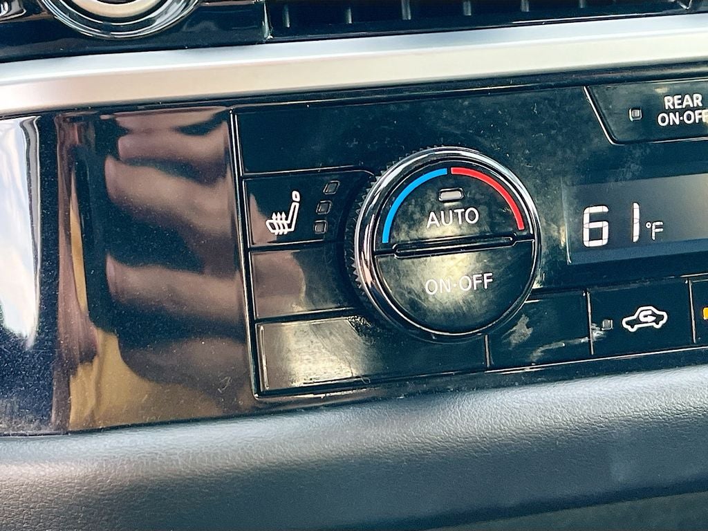 2024 Nissan Pathfinder SV