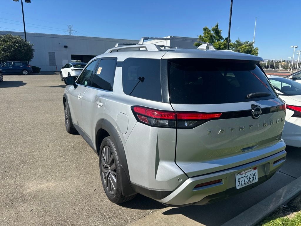 2023 Nissan Pathfinder SL