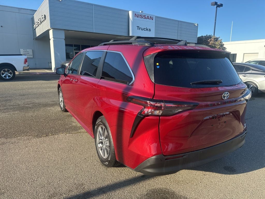 2023 Toyota Sienna XLE 7 Passenger