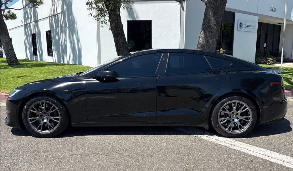 2022 Tesla Model S Plaid