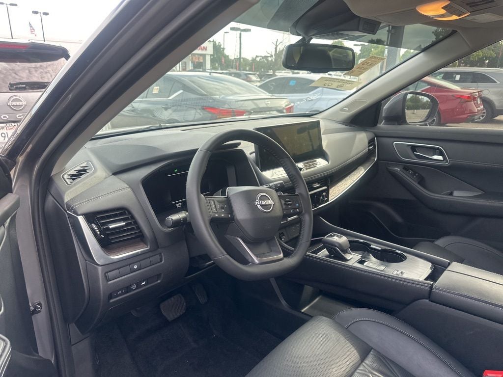 2025 Nissan Rogue Platinum