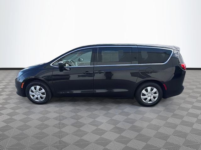 2020 Chrysler Voyager L
