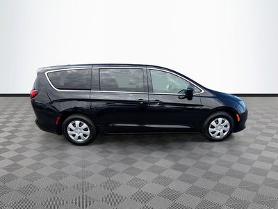 2020 Chrysler Voyager L