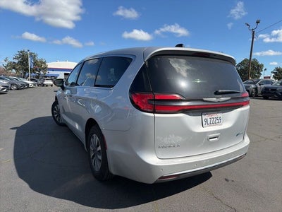 2024 Chrysler Pacifica Hybrid Select
