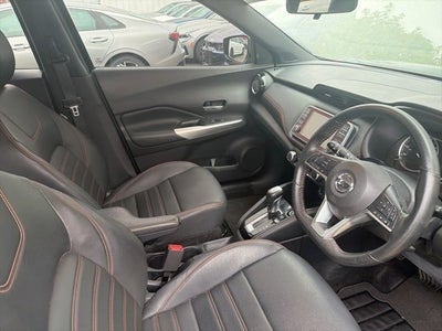 2020 Nissan Kicks SR