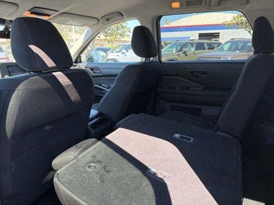 2025 Nissan Pathfinder SV
