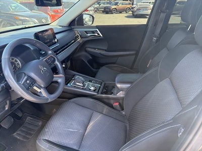 2022 Mitsubishi Outlander ES