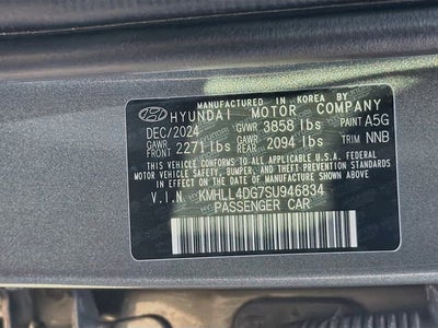 2025 Hyundai ELANTRA SE